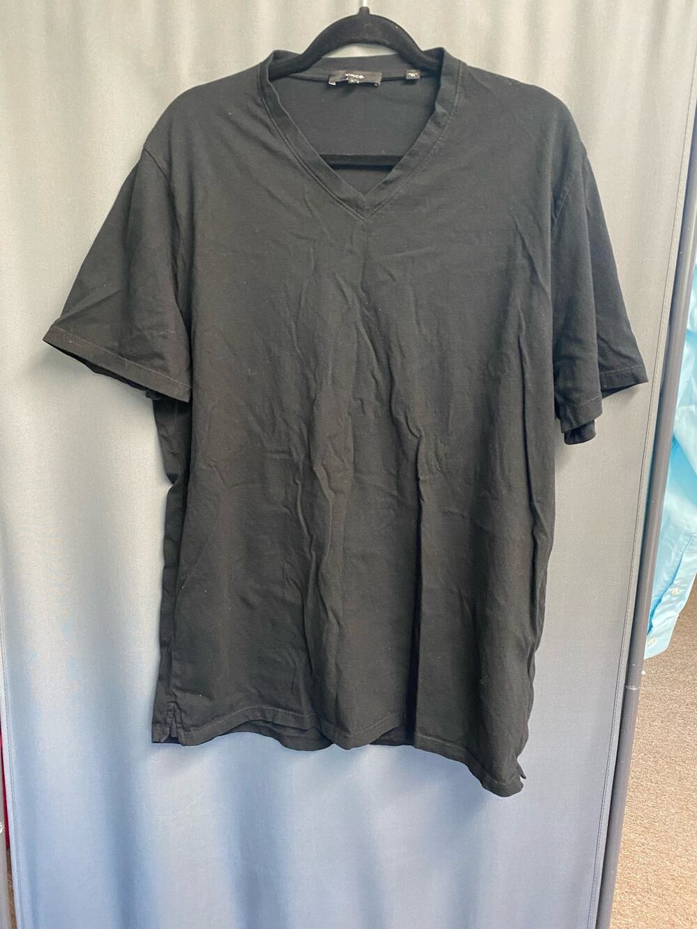 Vince men’s v-neck black tee XL- b49